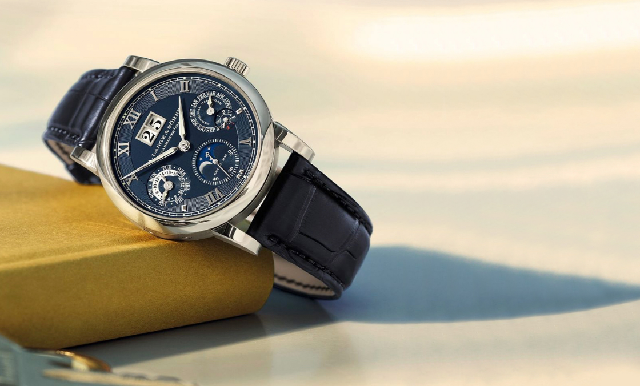 朗格Langematik Perpetual 20周年藍(lán)面限量版，標(biāo)志性大日期萬年歷新款亮相-復(fù)刻表