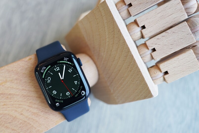 Apple Watch Series 8/SE開箱近賞細節及了解全新功能! Series 8 vs SE買邊只好?