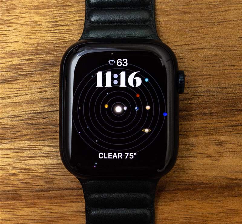 與Apple Watch Series 8一起入睡-復刻表