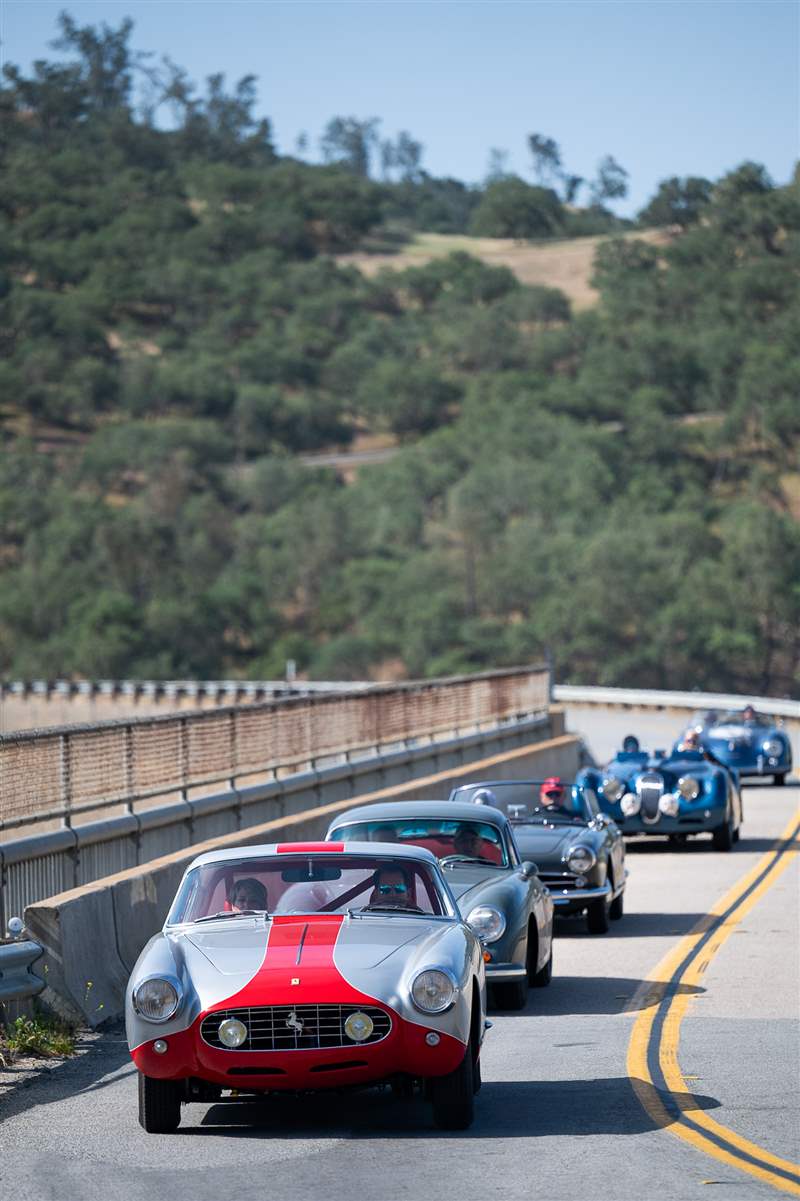 駕駛California Mille 復古跑車拉力賽的一天，佩戴蕭邦腕表-復刻表